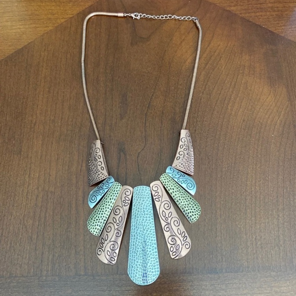 NWOT Gold Necklace